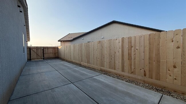 Building Photo - 2173 N Renn Ave