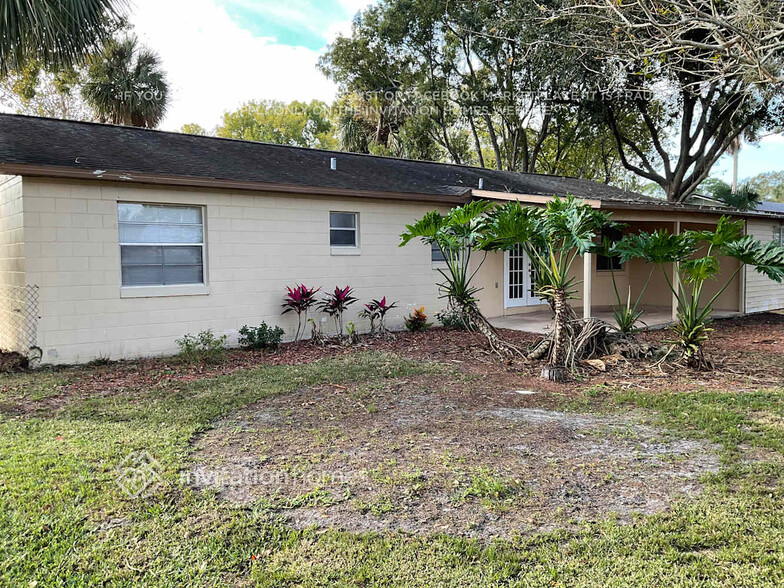 Building Photo - 1215 Eddie Dr