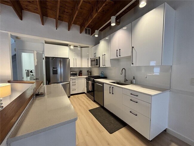 Building Photo - 45 Ayrault St