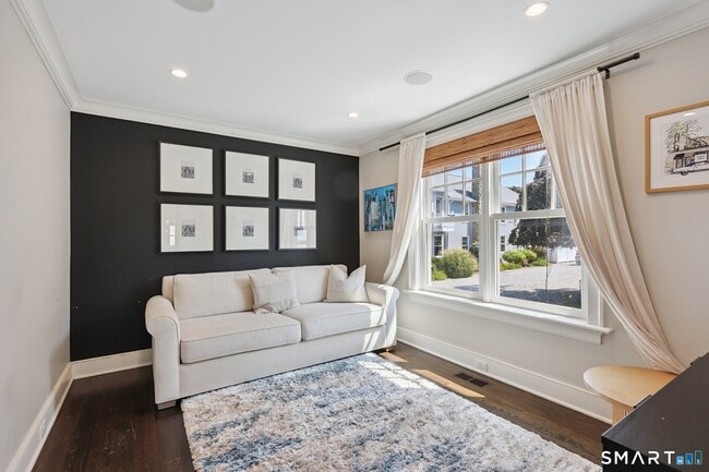 Building Photo - 19 Middle Beach Rd