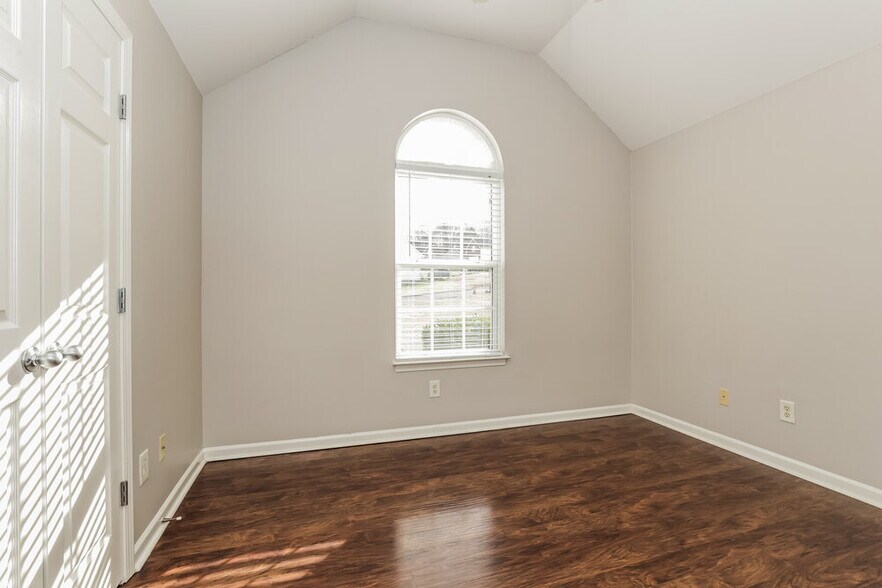 Building Photo - 624 Butternut Trace