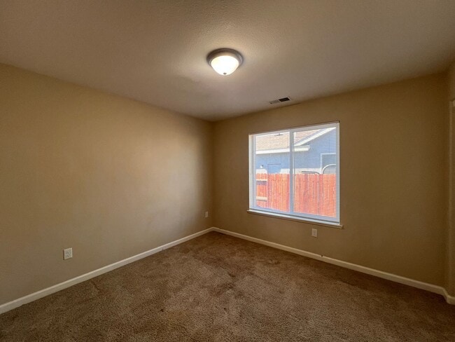 Building Photo - 4 Bedroom 2 Bathroom Fallon Home