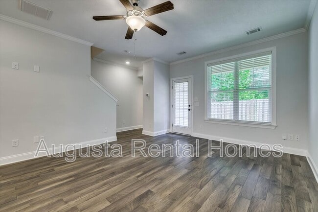 Building Photo - 504 Vinings Dr