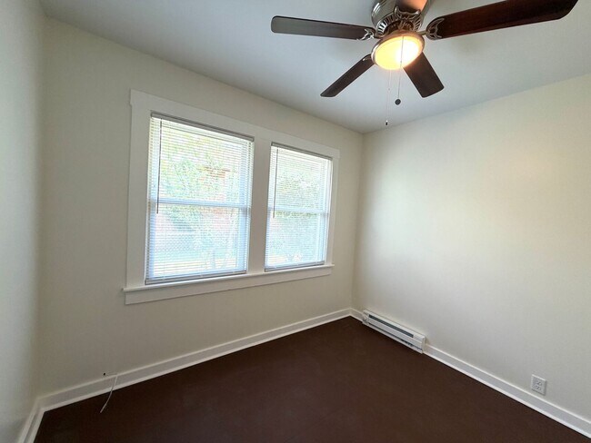 Building Photo - Swannanoa - Newly Renovated Beacon Village Cottage