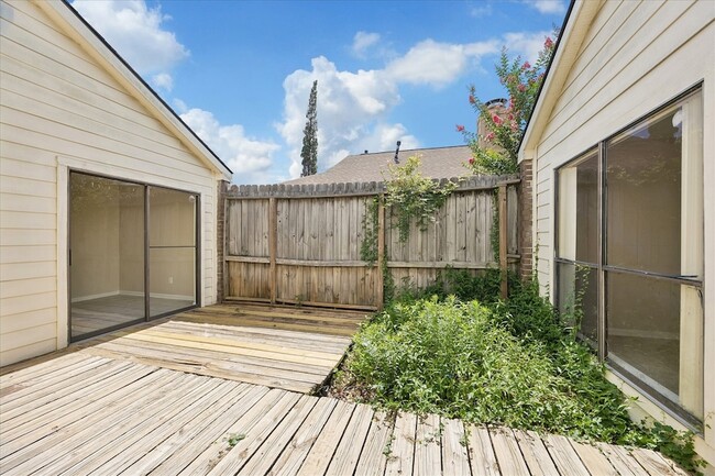 Building Photo - 8018 Cobblefield Ln