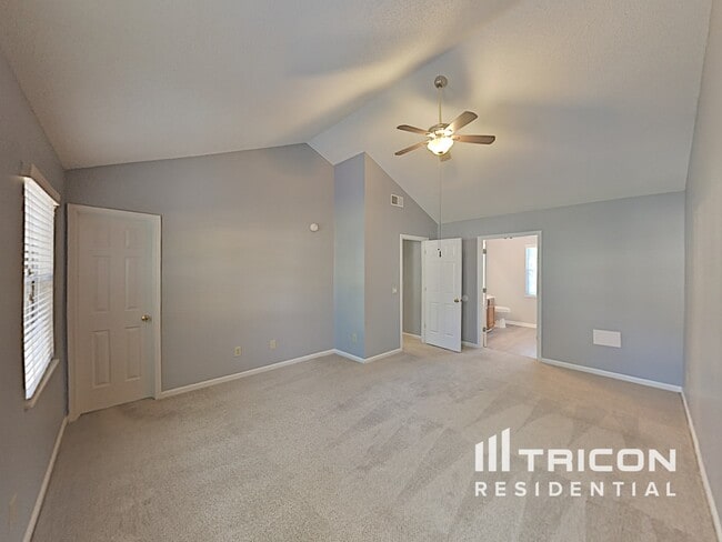 Building Photo - 210 Glen Rose Cir