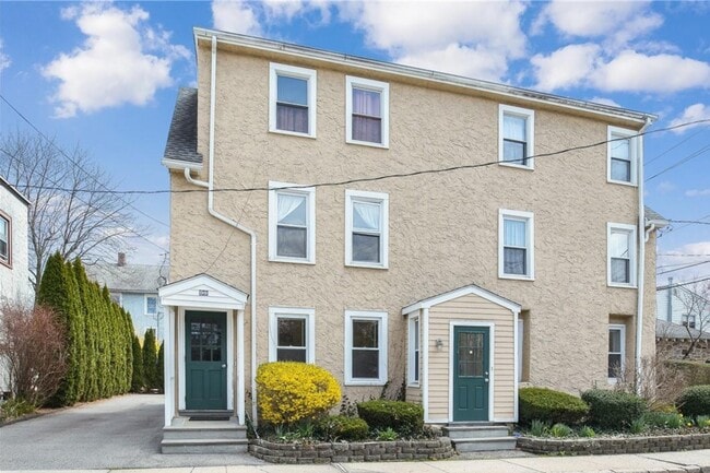 Building Photo - 99 Maple Ave