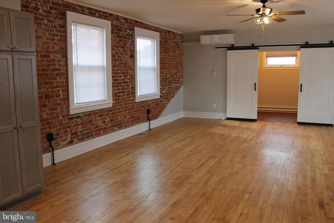 Building Photo - 415 W Broad St