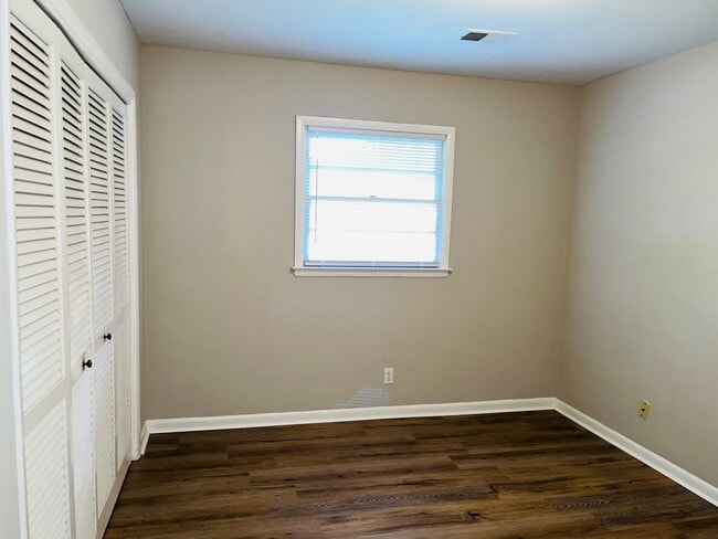 Building Photo - Wow! Beautiful brick 3 bedroom 2 bathroom home near Stone Mountain Village! Must See