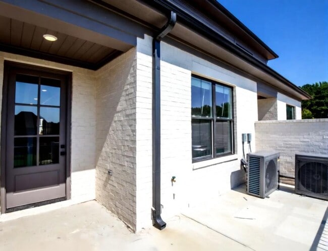 Building Photo - 2023 Rosemary Street