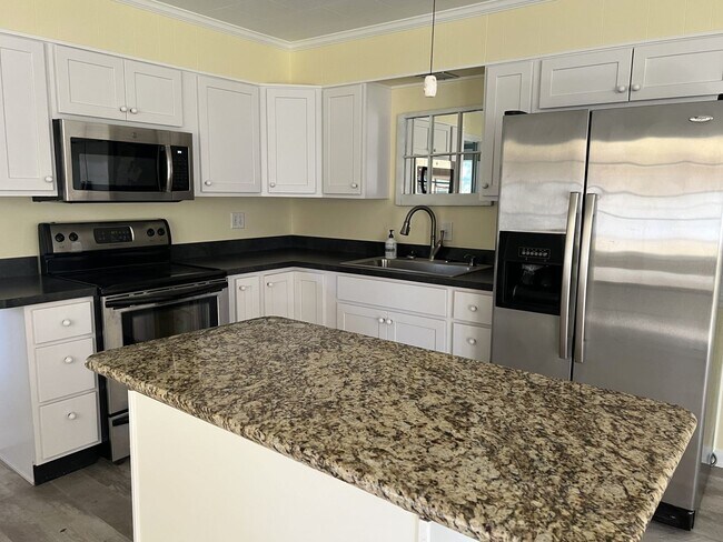 Building Photo - UNFURNISHED LEWES SINGLE FAMILY HOME - 6 M...