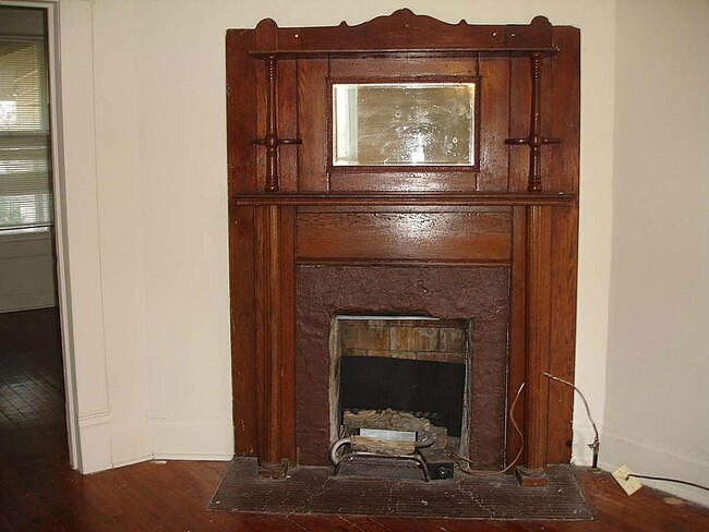 Building Photo - 315 W 21st St