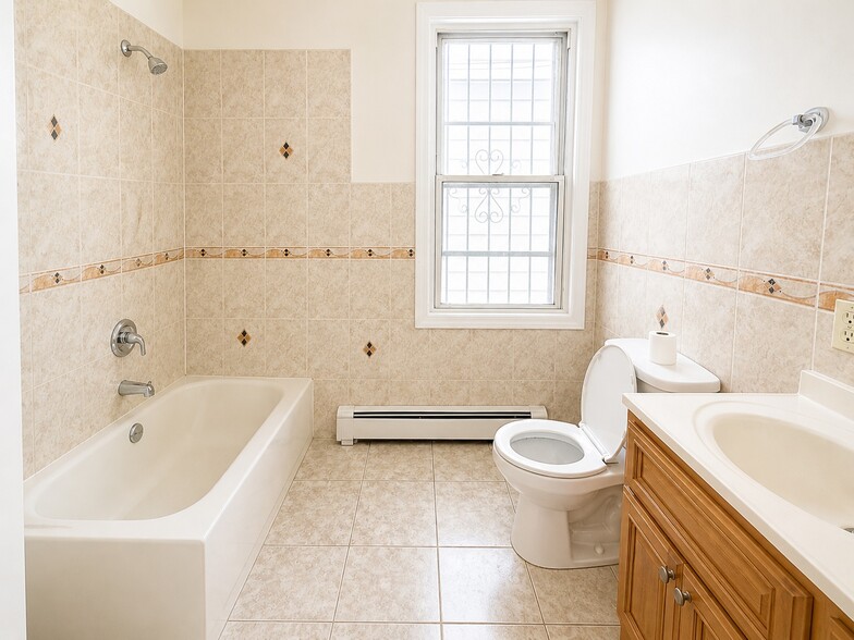 BATHROOM - 612 S Park St