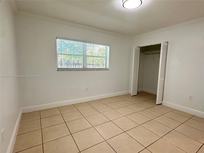 Building Photo - 2536 Van Buren St
