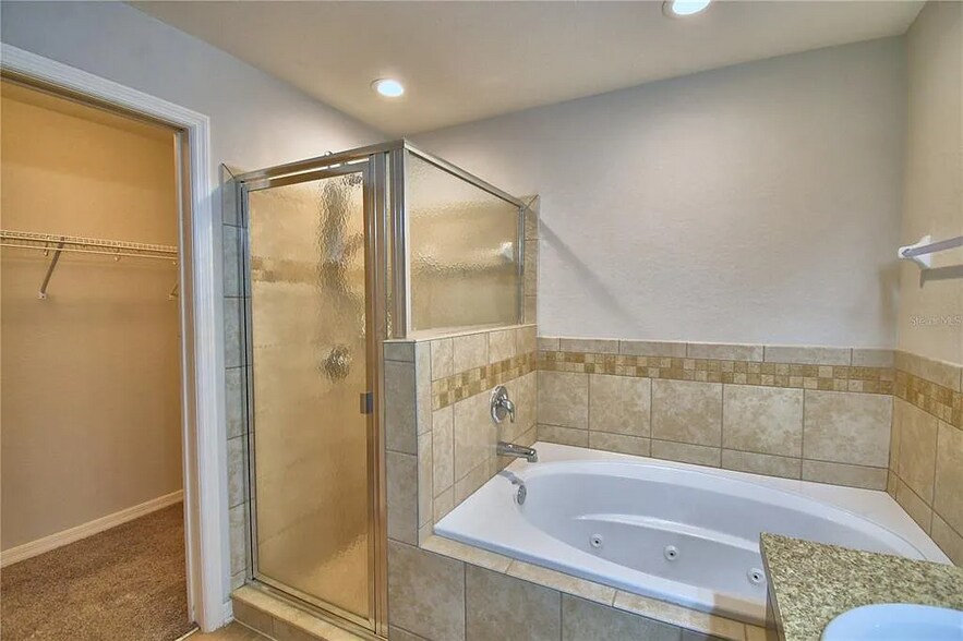 Building Photo - 647 Lake Dexter Cir