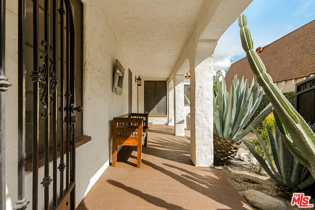 Building Photo - 460-460 N Alfred St