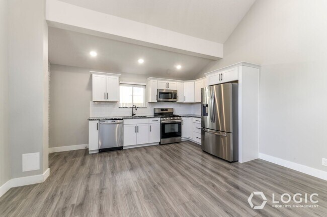 Building Photo - 935 W 200 N