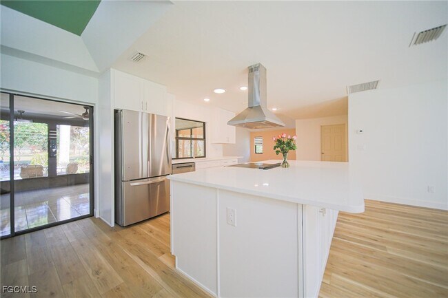 Building Photo - 1250 Riverbend Dr