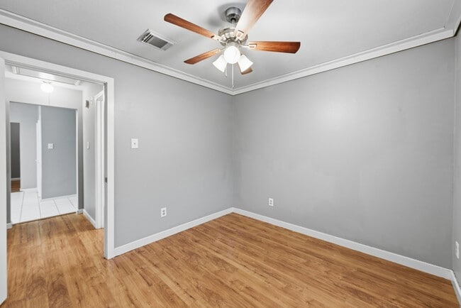 Building Photo - 3503 Riverside Dr