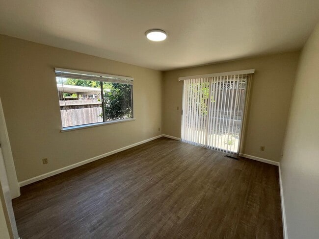Building Photo - Ready Now! Come Tour Your New 3 Bedroom 2 ...