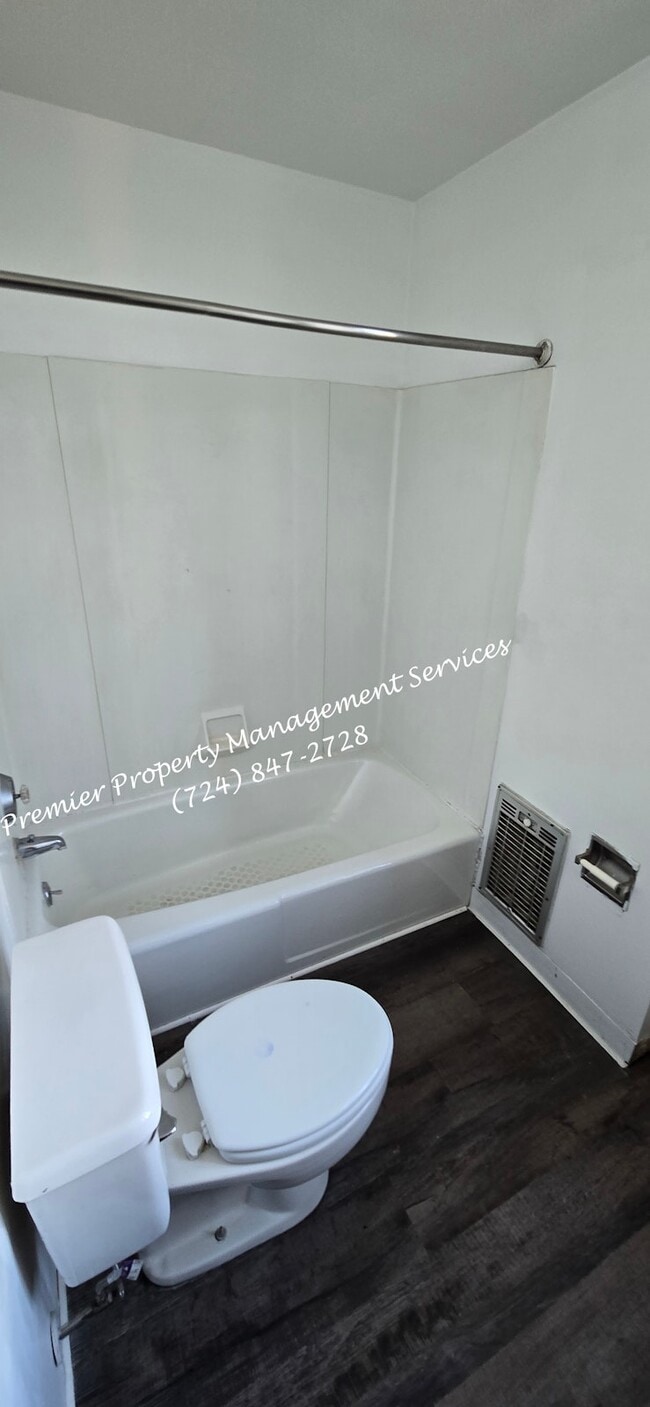 Building Photo - 518 W Cunningham St