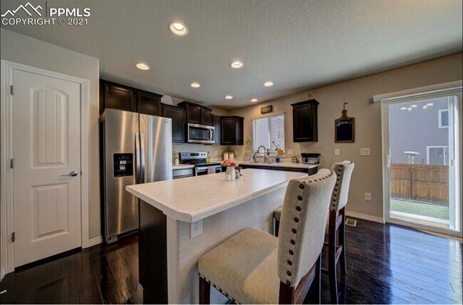 Building Photo - 6673 Galpin Dr