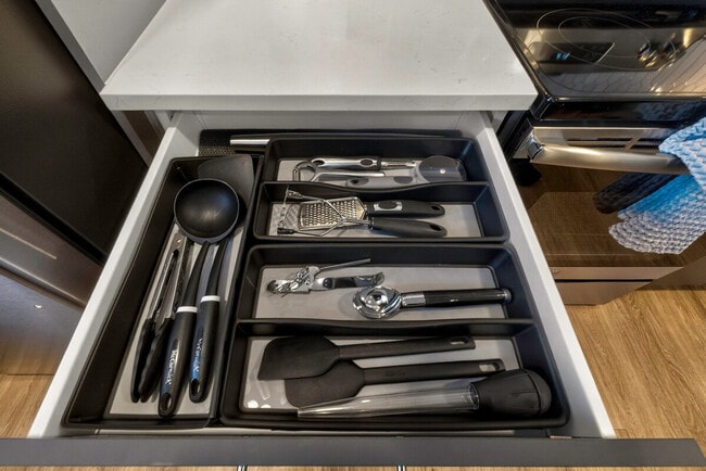 Building Photo - 1424 N Park Pl