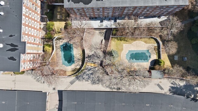 Building Photo - 130 Boylston St