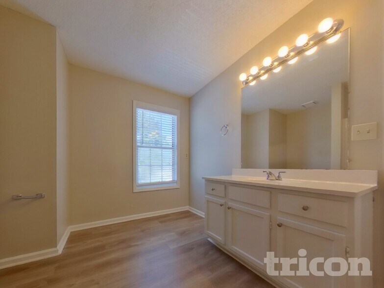 Building Photo - 2711 Candler Ct