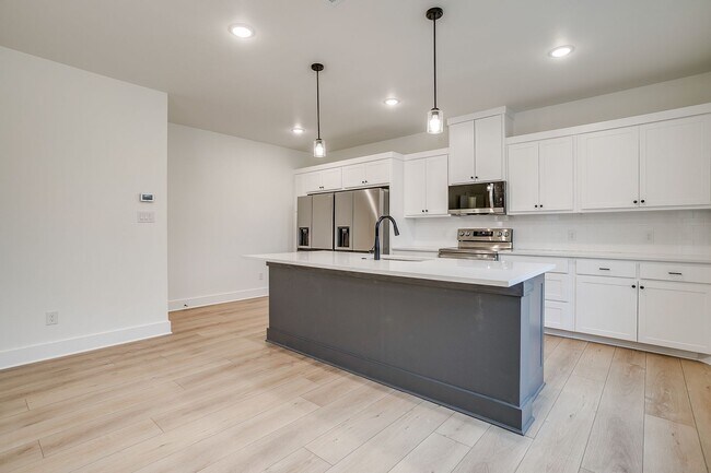 Building Photo - 2843 Forest Park Blvd