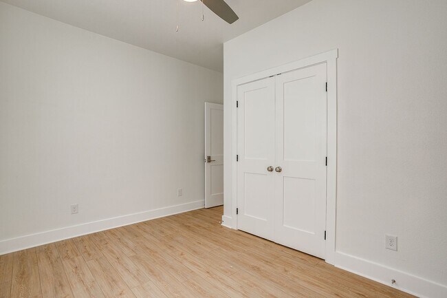 Building Photo - 2335 Benbrook Blvd