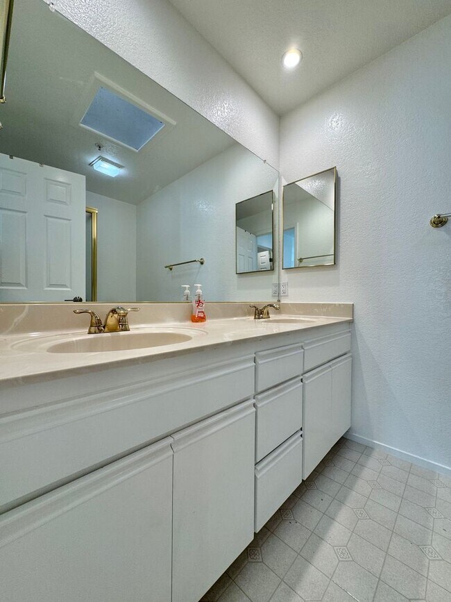 Building Photo - Napa, Gated Community Single Story 2 Bedro...