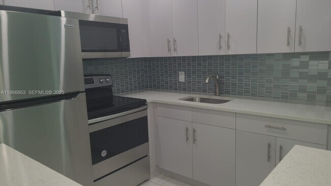 Building Photo - 202 Canterbury I