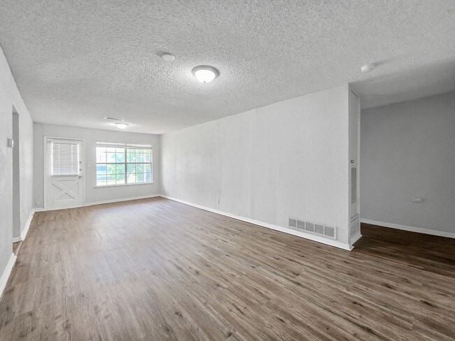 Building Photo - Coming Soon! 3 BR/2BA | Newly Renovated Single Family Home | 1-Car Garage Parking | In Weatherford!