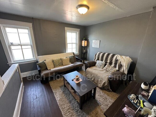 Building Photo - 625 E Madison St