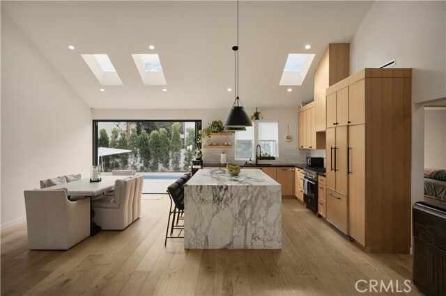 Building Photo - 13916 La Maida St