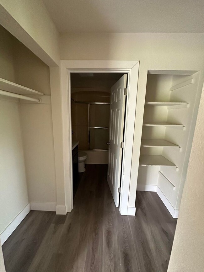 Building Photo - 2 Bedroom Lower Duplex