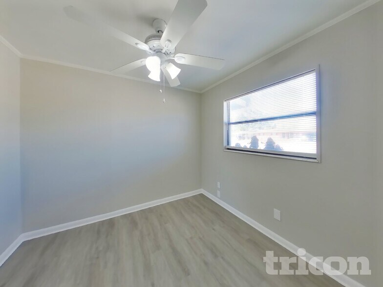 Building Photo - 1122 Ibsen Ave