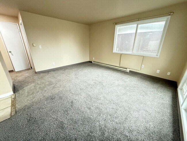 Building Photo - 1608-1610 N Brooklane St