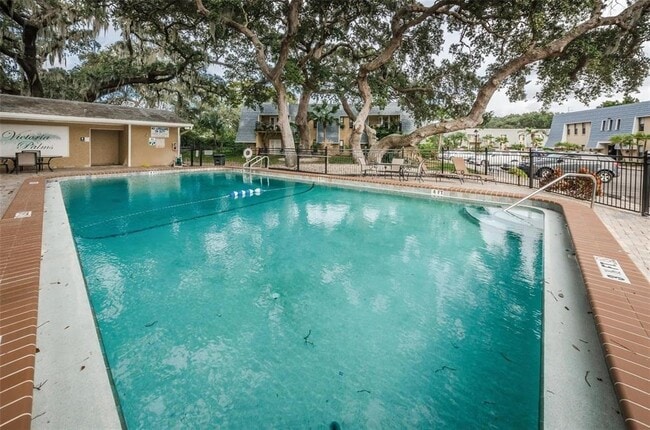 Building Photo - 704 Lyndhurst St