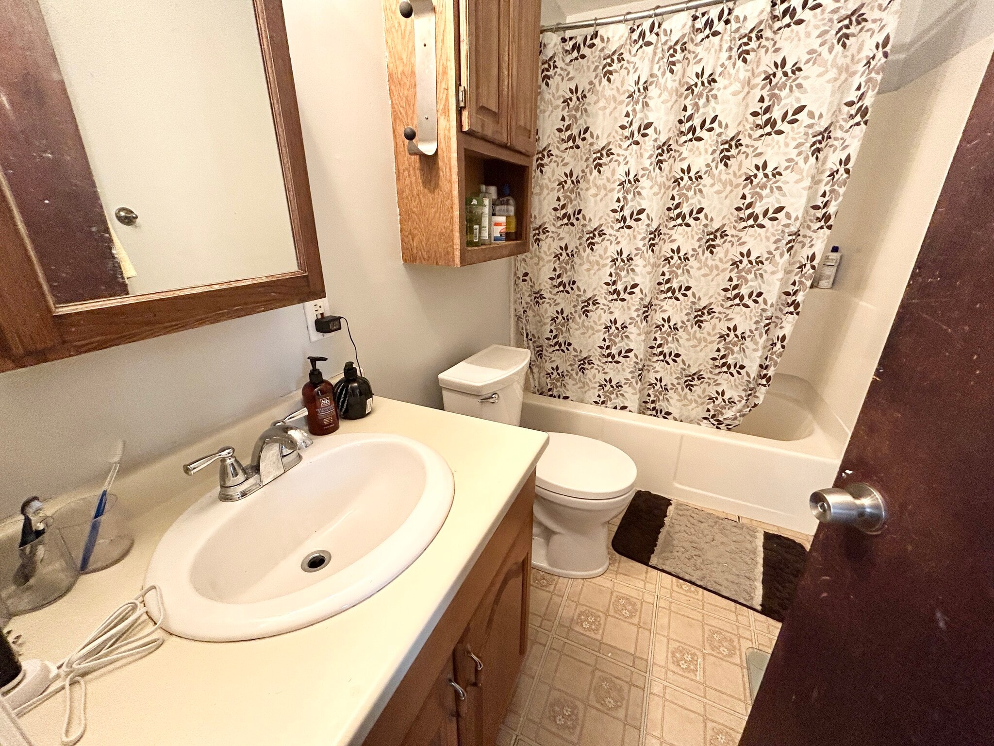 Building Photo - 33 Lawn St