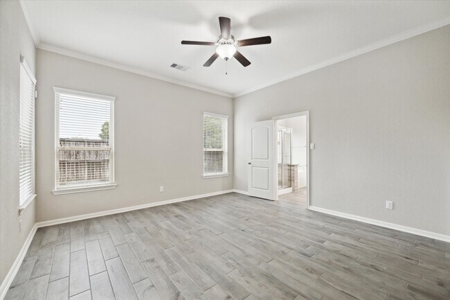 Building Photo - 1535 Giles Dr