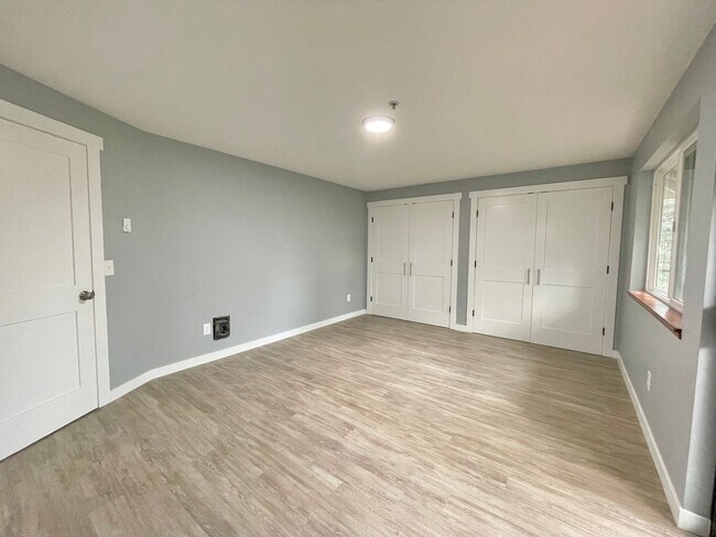 Building Photo - 15313 15th Ave NE