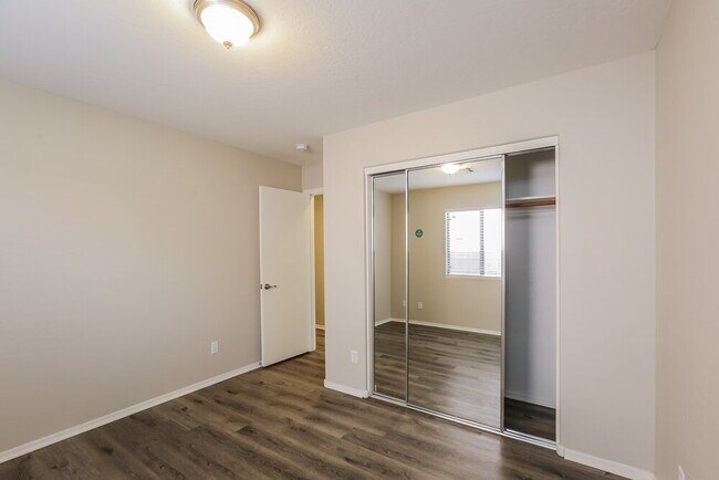 Building Photo - 7637 S 27th Way