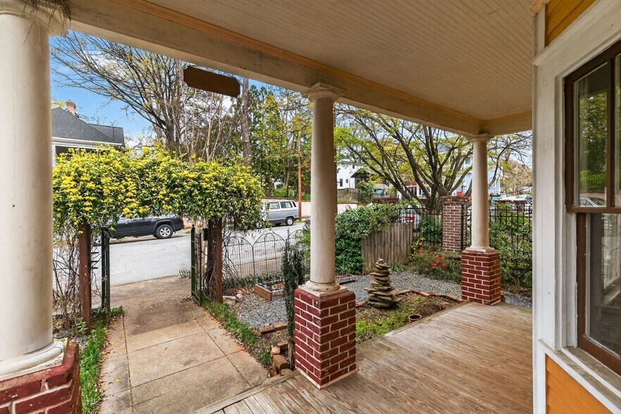 Building Photo - 321 Orleans St SE