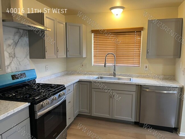 Building Photo - 40016 11th St W