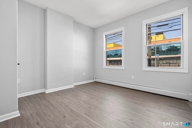 Building Photo - 276 Bond St