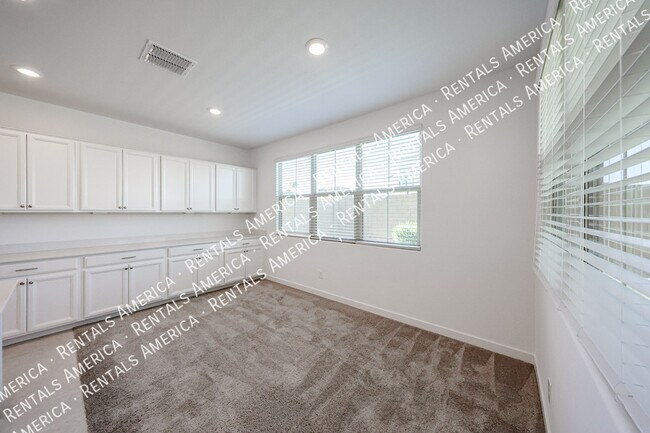 Building Photo - 1050 E Armstrong Wy