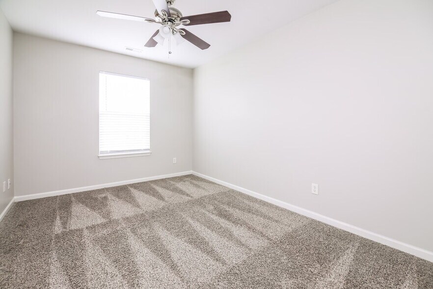 Building Photo - 1513 Clover Ridge Ct