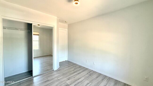 Building Photo - 1103 E Grove St